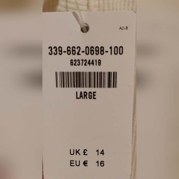 Hollister Cream V-Neck T-Shirt - Picture 4 of 5